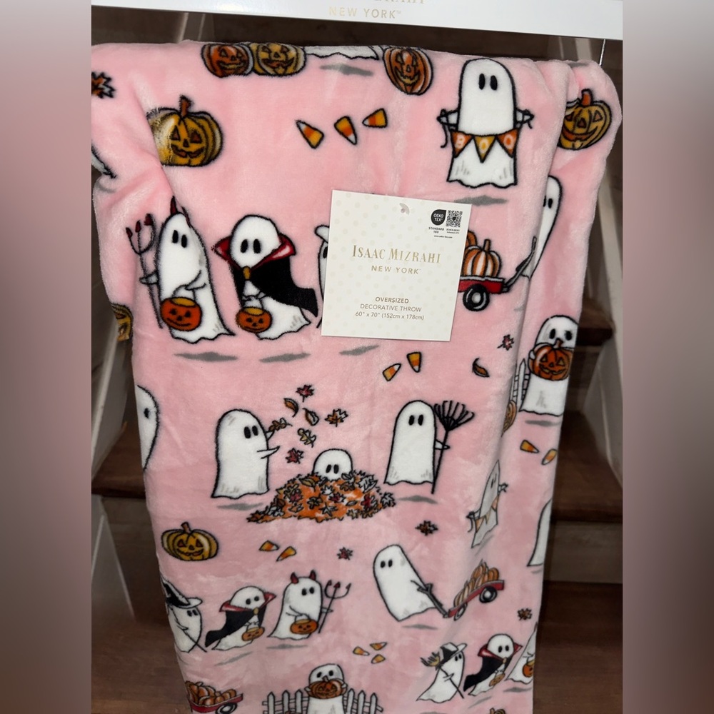 Super Cute 🥰 Isaac Mizrahi Pink Halloween Oversized Ghost Blanket 👻 60” x 70”
